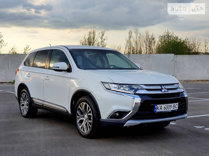 Внедорожник / Кроссовер Mitsubishi Outlander 2016 в Киеве