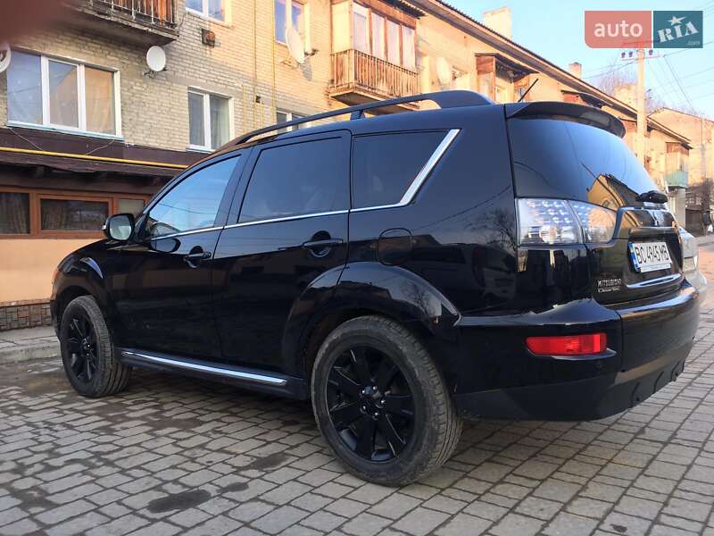 Позашляховик / Кросовер Mitsubishi Outlander 2010 в Турці