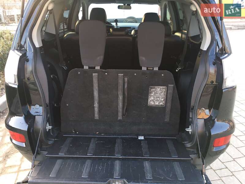 Позашляховик / Кросовер Mitsubishi Outlander 2010 в Турці