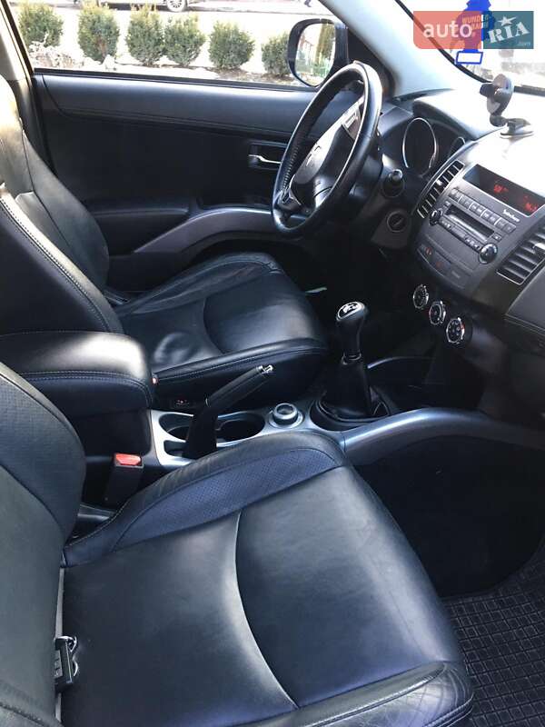 Позашляховик / Кросовер Mitsubishi Outlander 2010 в Турці