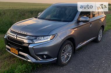 Позашляховик / Кросовер Mitsubishi Outlander 2019 в Києві