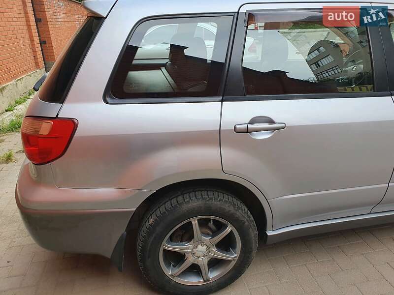 Позашляховик / Кросовер Mitsubishi Outlander 2005 в Чернівцях