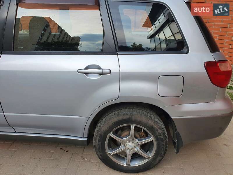 Позашляховик / Кросовер Mitsubishi Outlander 2005 в Чернівцях