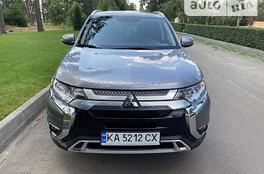 Позашляховик / Кросовер Mitsubishi Outlander 2018 в Києві