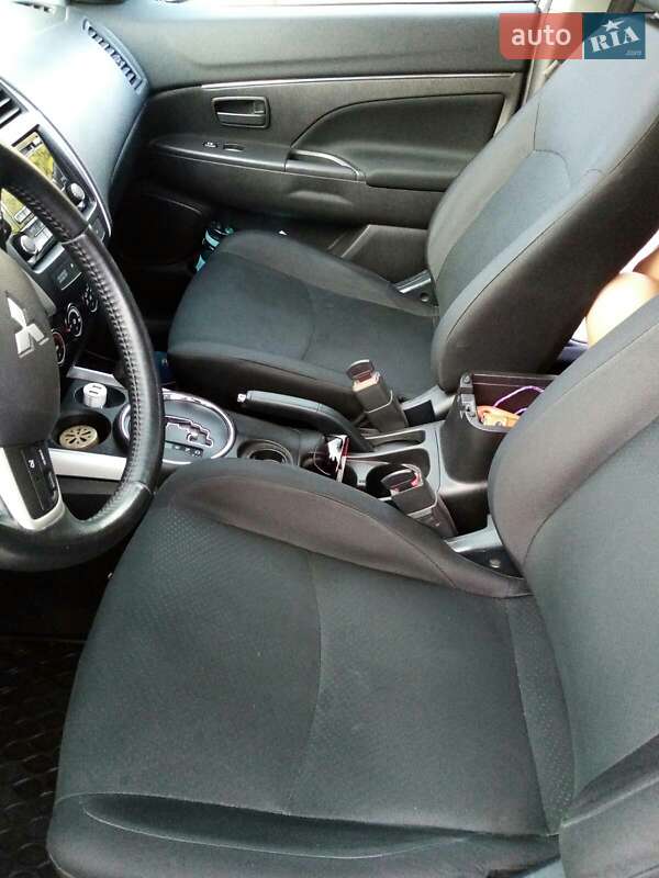 Позашляховик / Кросовер Mitsubishi Outlander 2013 в Кілії