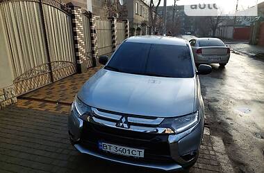 Внедорожник / Кроссовер Mitsubishi Outlander 2016 в Херсоне