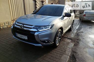 Внедорожник / Кроссовер Mitsubishi Outlander 2016 в Херсоне