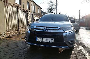 Внедорожник / Кроссовер Mitsubishi Outlander 2016 в Херсоне