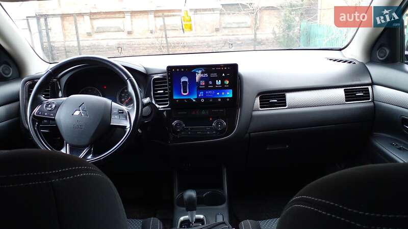 Позашляховик / Кросовер Mitsubishi Outlander 2015 в Дніпрі