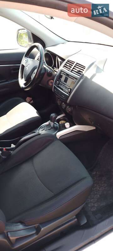 Позашляховик / Кросовер Mitsubishi Outlander 2013 в Кілії
