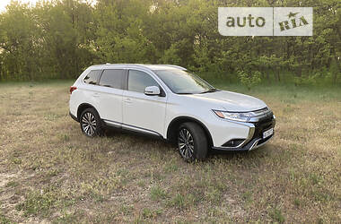 Внедорожник / Кроссовер Mitsubishi Outlander 2020 в Днепре