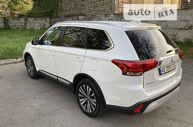 Внедорожник / Кроссовер Mitsubishi Outlander 2020 в Днепре