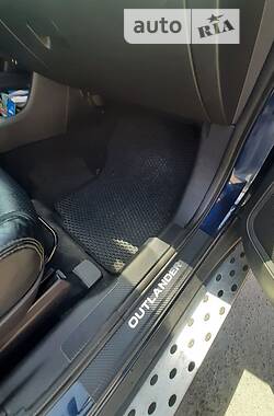 Внедорожник / Кроссовер Mitsubishi Outlander 2014 в Днепре