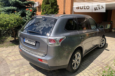 Позашляховик / Кросовер Mitsubishi Outlander 2013 в Харкові