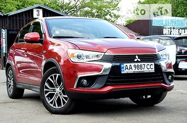 Позашляховик / Кросовер Mitsubishi Outlander 2019 в Києві