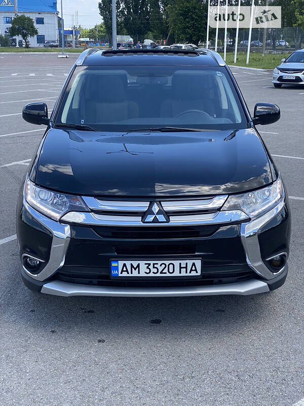 Внедорожник / Кроссовер Mitsubishi Outlander 2018 в Житомире