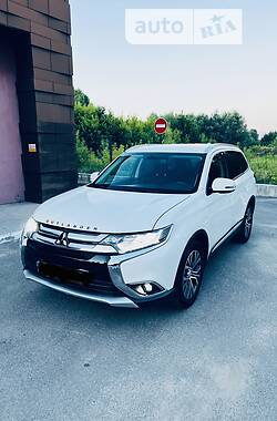 Внедорожник / Кроссовер Mitsubishi Outlander 2017 в Василькове