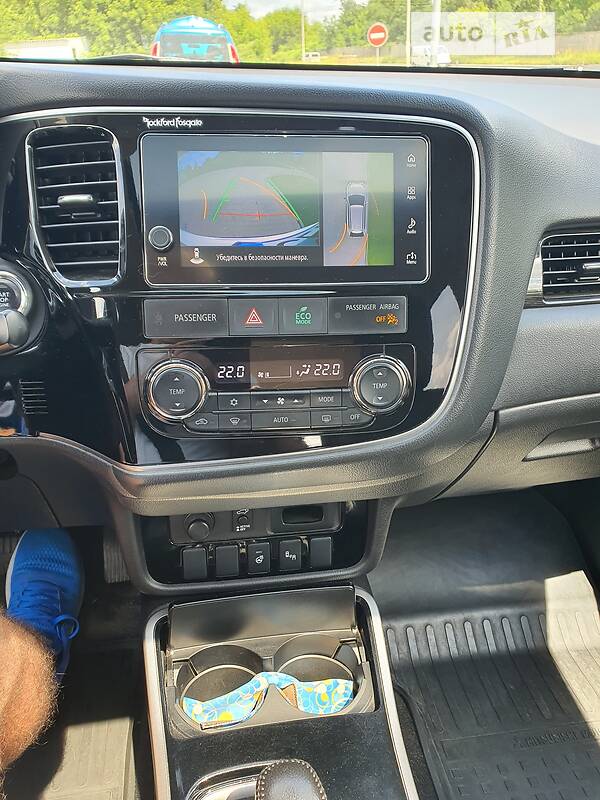 Позашляховик / Кросовер Mitsubishi Outlander 2017 в Києві