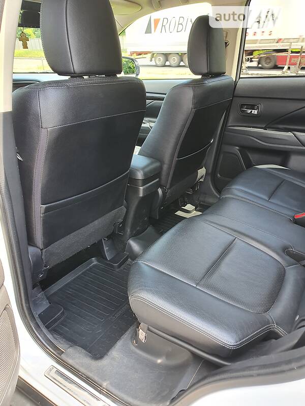 Позашляховик / Кросовер Mitsubishi Outlander 2017 в Києві