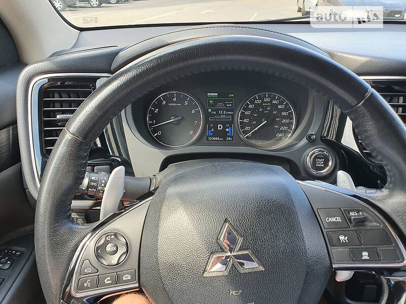 Позашляховик / Кросовер Mitsubishi Outlander 2017 в Києві