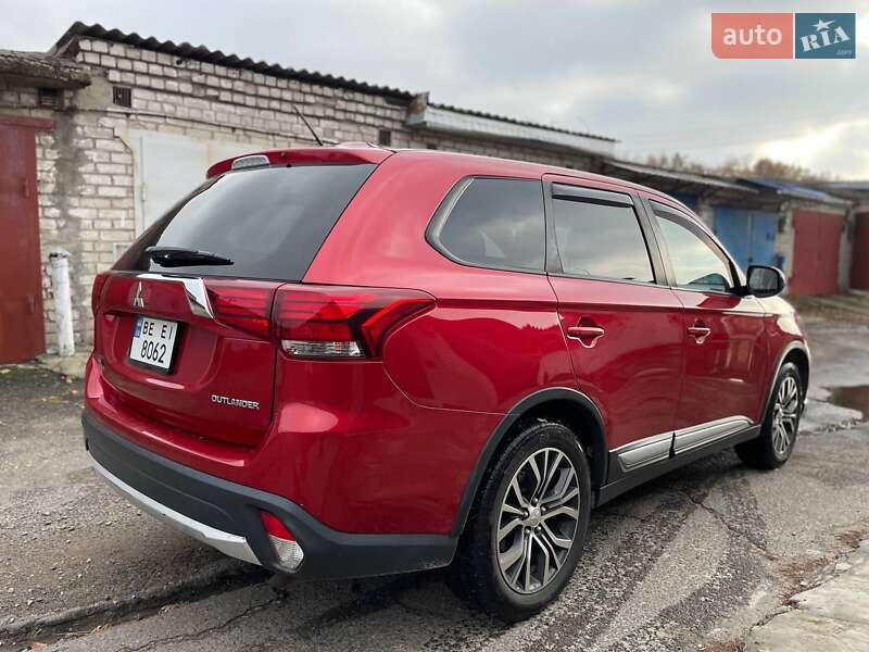 Позашляховик / Кросовер Mitsubishi Outlander 2016 в Любарі