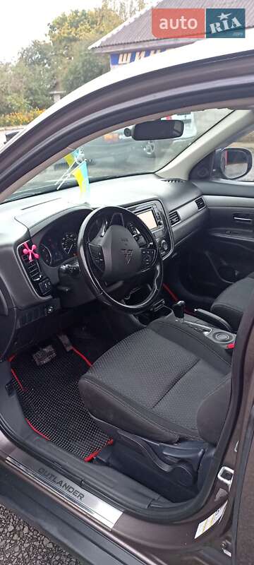 Позашляховик / Кросовер Mitsubishi Outlander 2016 в Луцьку