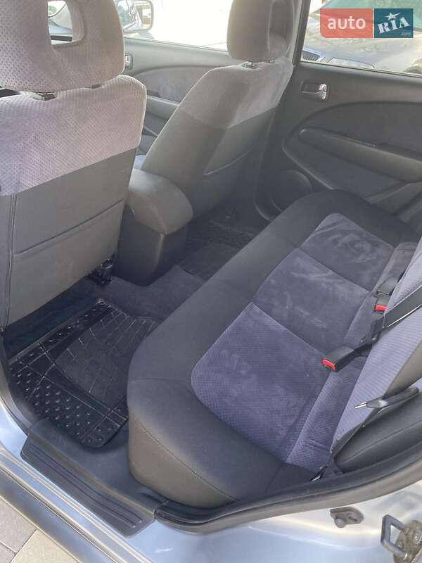 Внедорожник / Кроссовер Mitsubishi Outlander 2004 в Бучаче