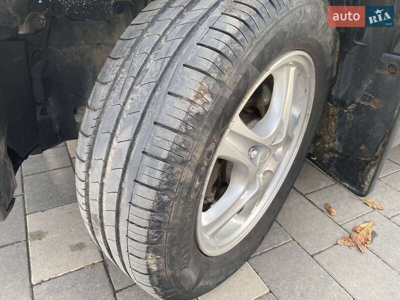 Внедорожник / Кроссовер Mitsubishi Outlander 2004 в Бучаче
