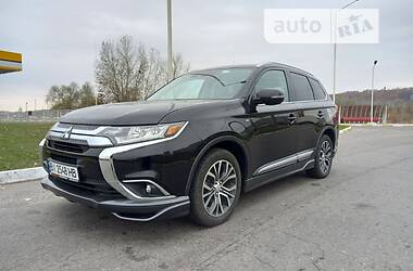 Универсал Mitsubishi Outlander 2016 в Полтаве