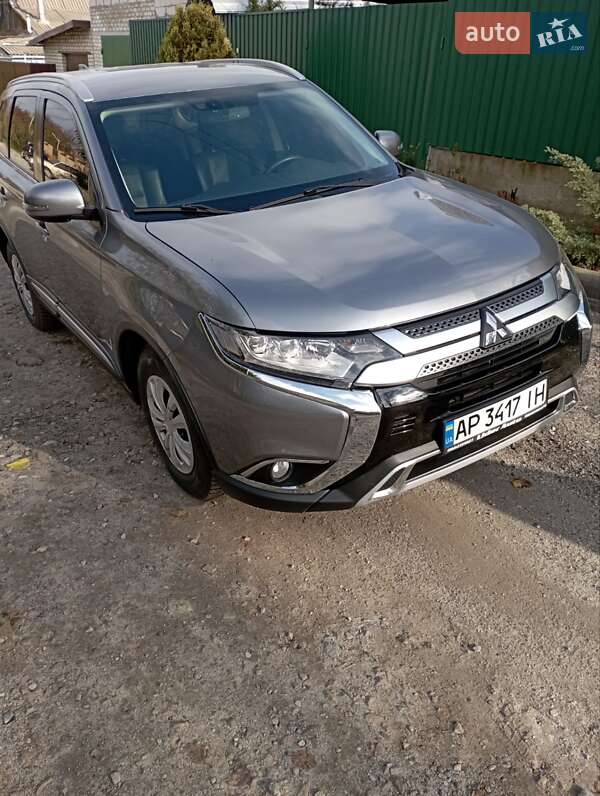 Внедорожник / Кроссовер Mitsubishi Outlander 2017 в Запорожье