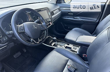 Позашляховик / Кросовер Mitsubishi Outlander 2020 в Запоріжжі