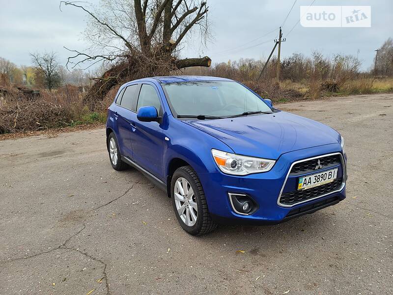 Внедорожник / Кроссовер Mitsubishi Outlander 2014 в Березане