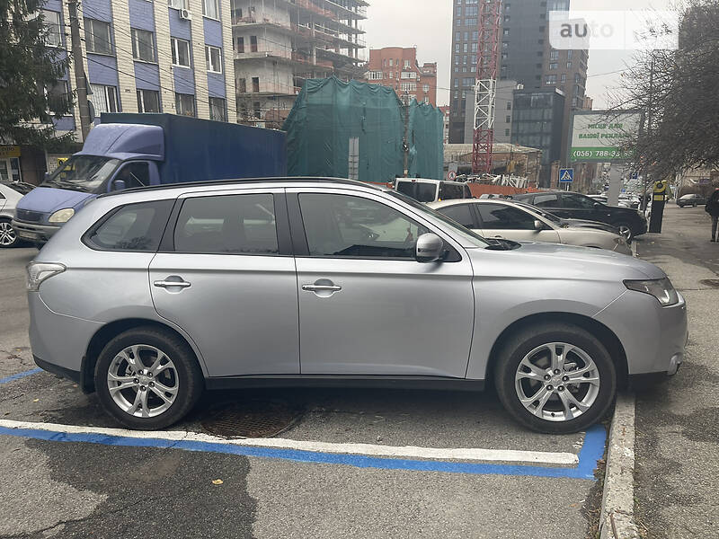 Внедорожник / Кроссовер Mitsubishi Outlander 2012 в Днепре