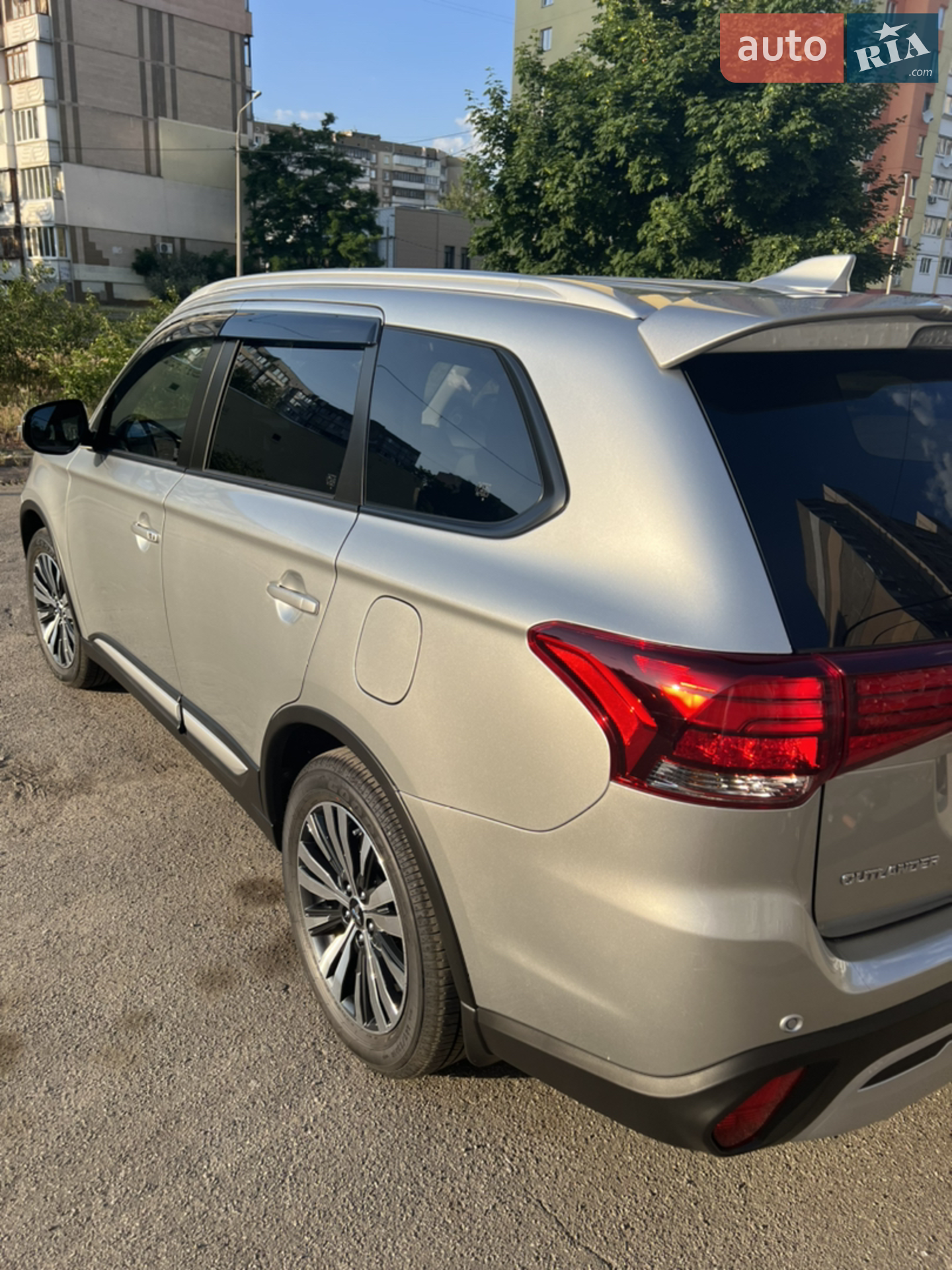 2021 Mitsubishi Outlander - мініатюра 2