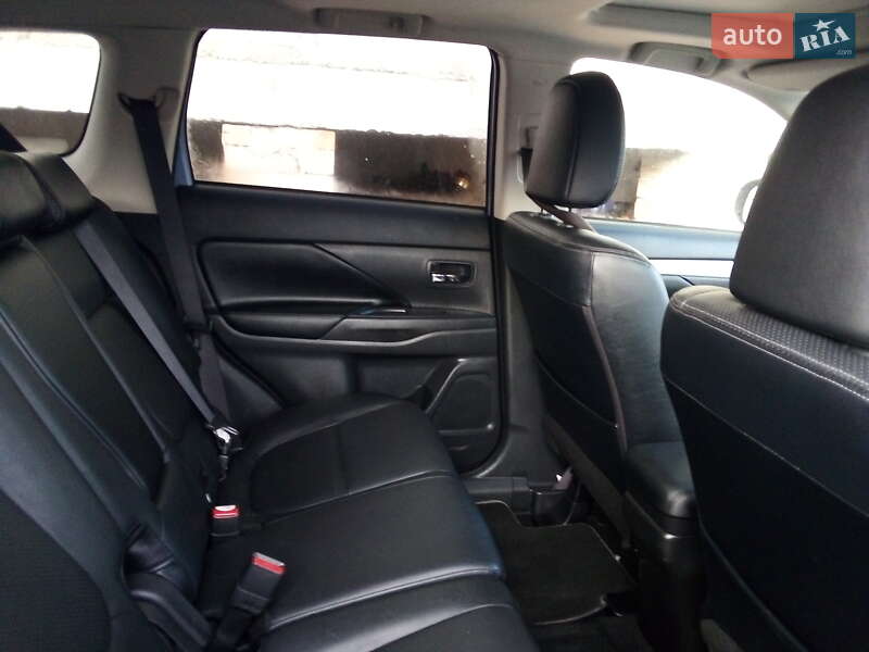 Внедорожник / Кроссовер Mitsubishi Outlander 2013 в Ивано-Франковске