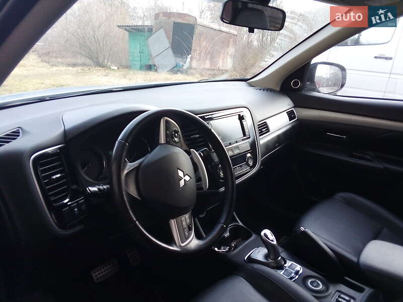 Внедорожник / Кроссовер Mitsubishi Outlander 2013 в Ивано-Франковске