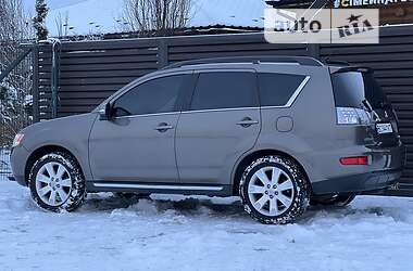 Внедорожник / Кроссовер Mitsubishi Outlander 2011 в Стрые