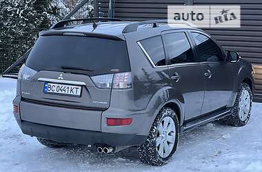 Внедорожник / Кроссовер Mitsubishi Outlander 2011 в Стрые