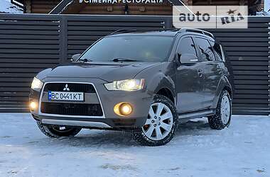 Внедорожник / Кроссовер Mitsubishi Outlander 2011 в Стрые