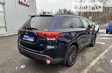 Внедорожник / Кроссовер Mitsubishi Outlander 2020 в Киеве