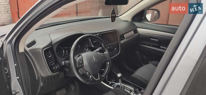 Позашляховик / Кросовер Mitsubishi Outlander 2017 в Києві