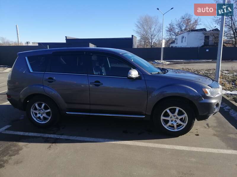 Внедорожник / Кроссовер Mitsubishi Outlander 2010 в Киеве