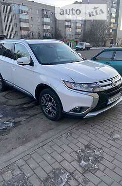 Внедорожник / Кроссовер Mitsubishi Outlander 2016 в Ахтырке