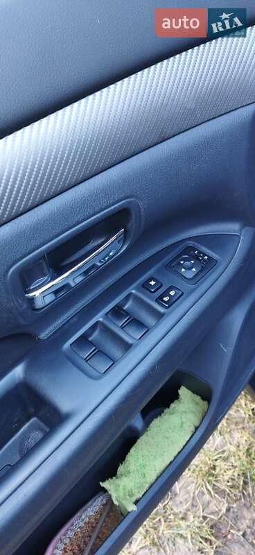 Позашляховик / Кросовер Mitsubishi Outlander 2013 в Рівному