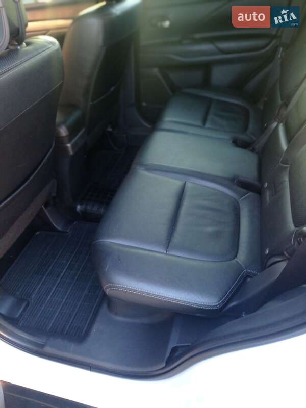 Позашляховик / Кросовер Mitsubishi Outlander 2013 в Чернівцях