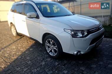 Позашляховик / Кросовер Mitsubishi Outlander 2013 в Чернівцях