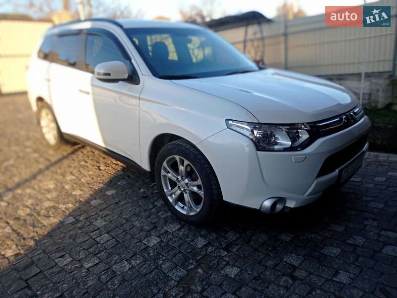 Позашляховик / Кросовер Mitsubishi Outlander 2013 в Чернівцях