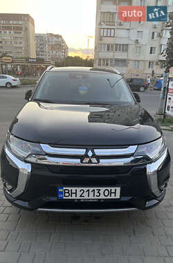 Внедорожник / Кроссовер Mitsubishi Outlander 2018 в 