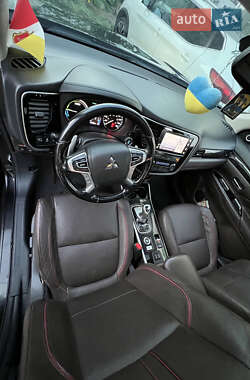 Внедорожник / Кроссовер Mitsubishi Outlander 2018 в 