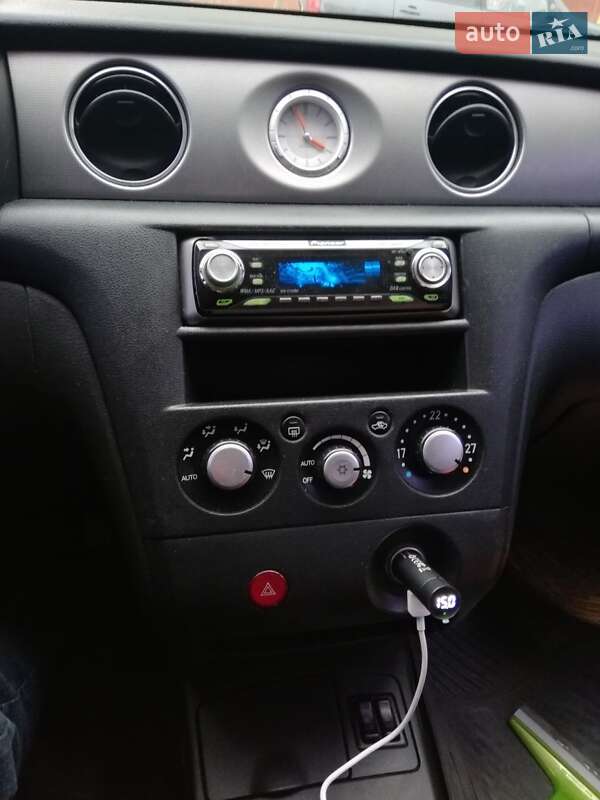 Позашляховик / Кросовер Mitsubishi Outlander 2005 в Чернівцях